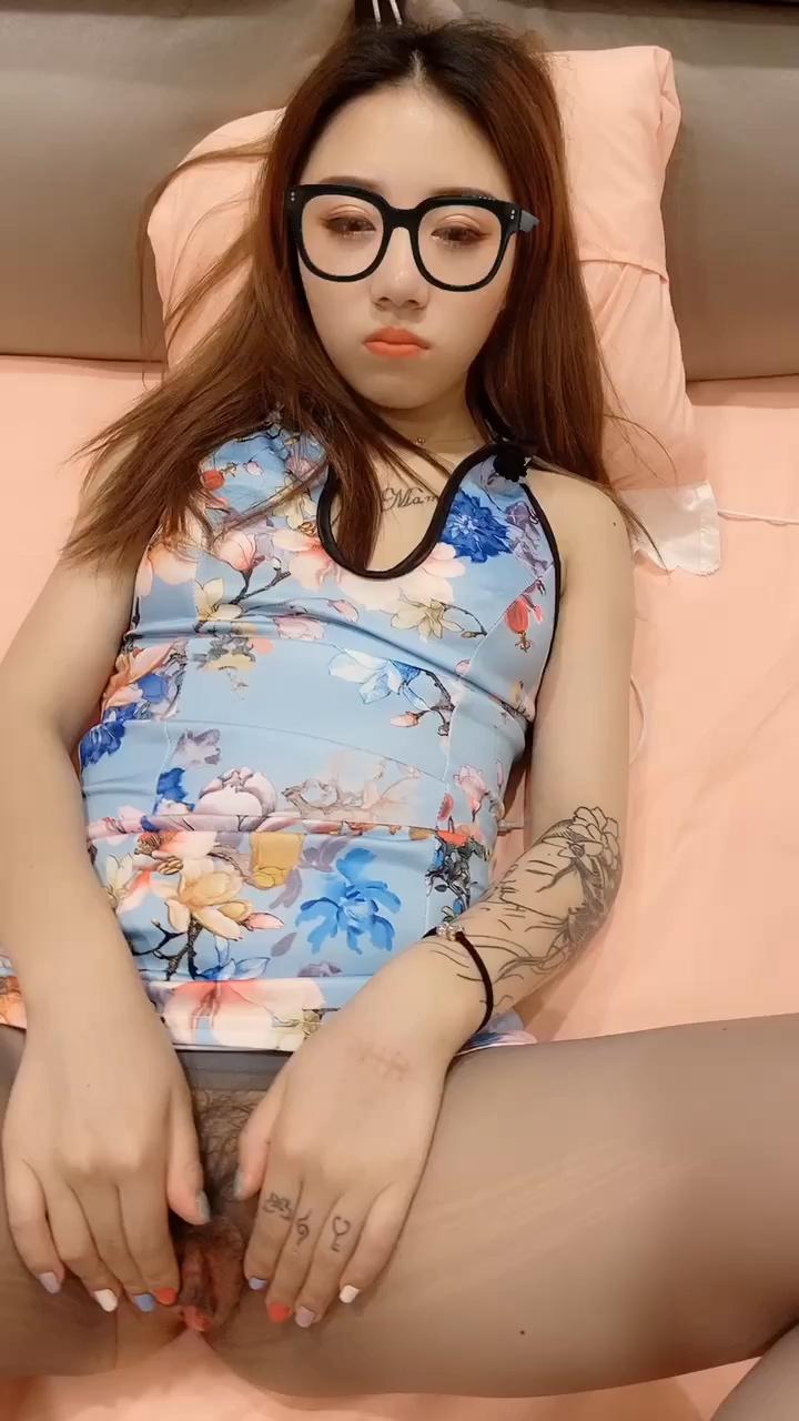 小语搬开小逼让你来操